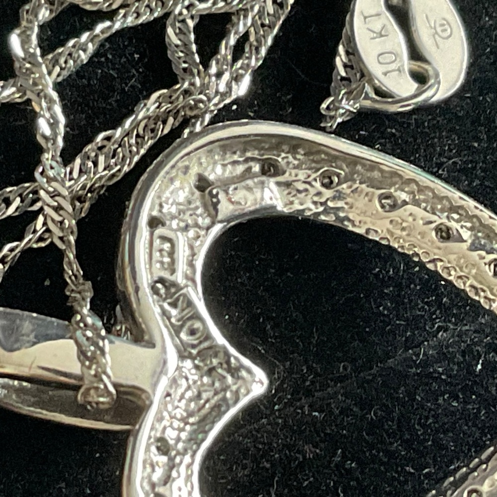 10k Solid goldHeart Necklace - Picture 6 of 10
